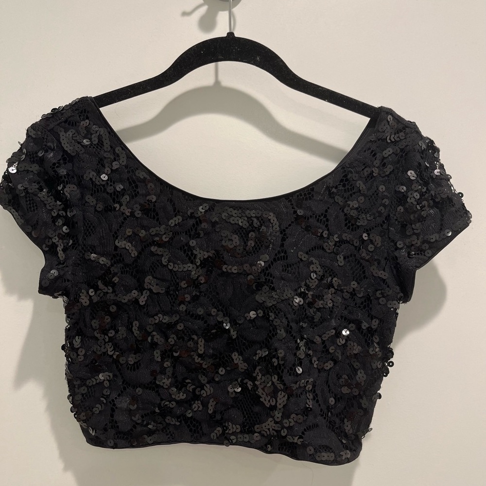 💛 bundle for $6 Express - Black crop top